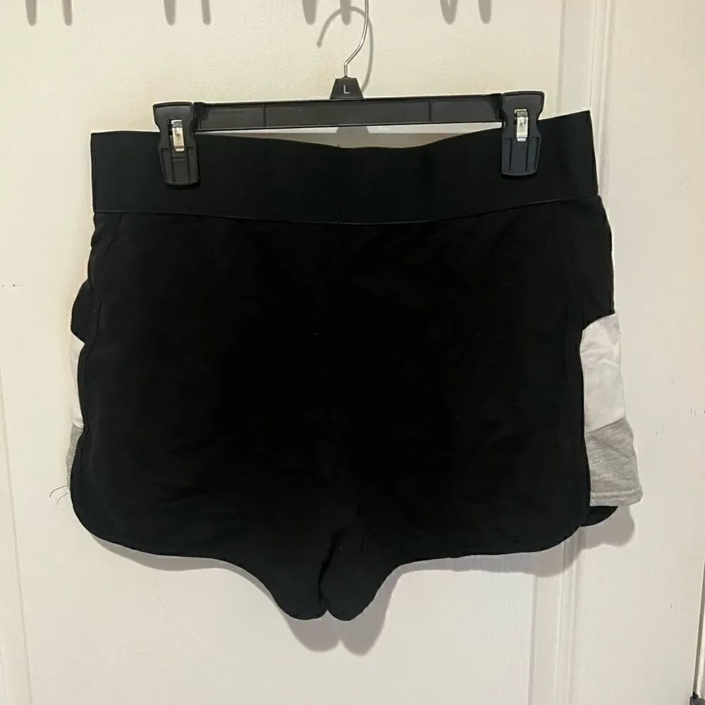 New No Boundaries black shorts with gray and white side details